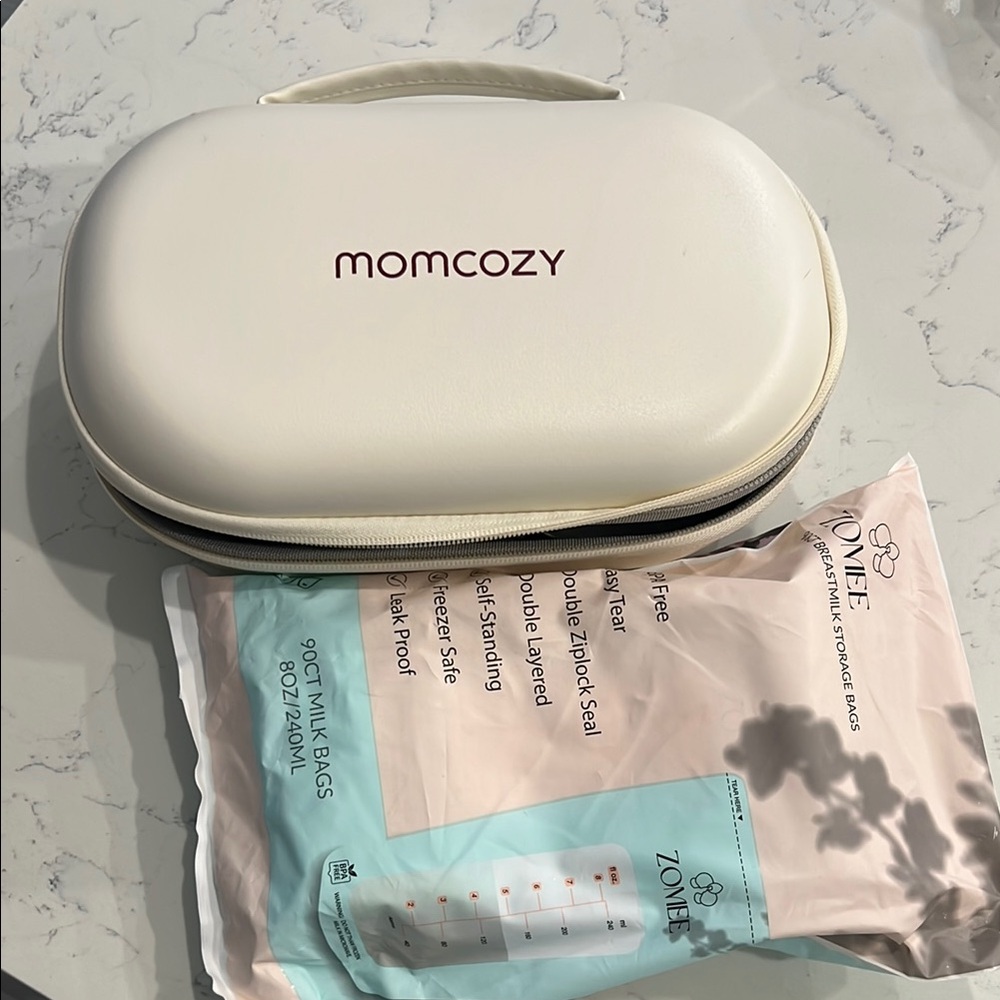 Momcozy M5 Breast pump and storage bag